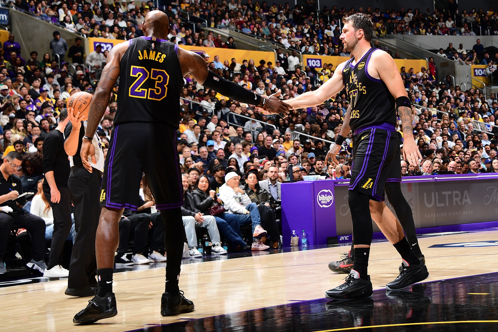 开云体育官网-詹姆斯:文班SGA约基奇东契奇都有理由当选MVP 我当然很偏心卢卡